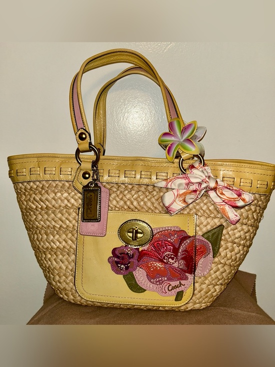 Coach Handbags - Coach Poppy straw appliqué tote bag. Y2K